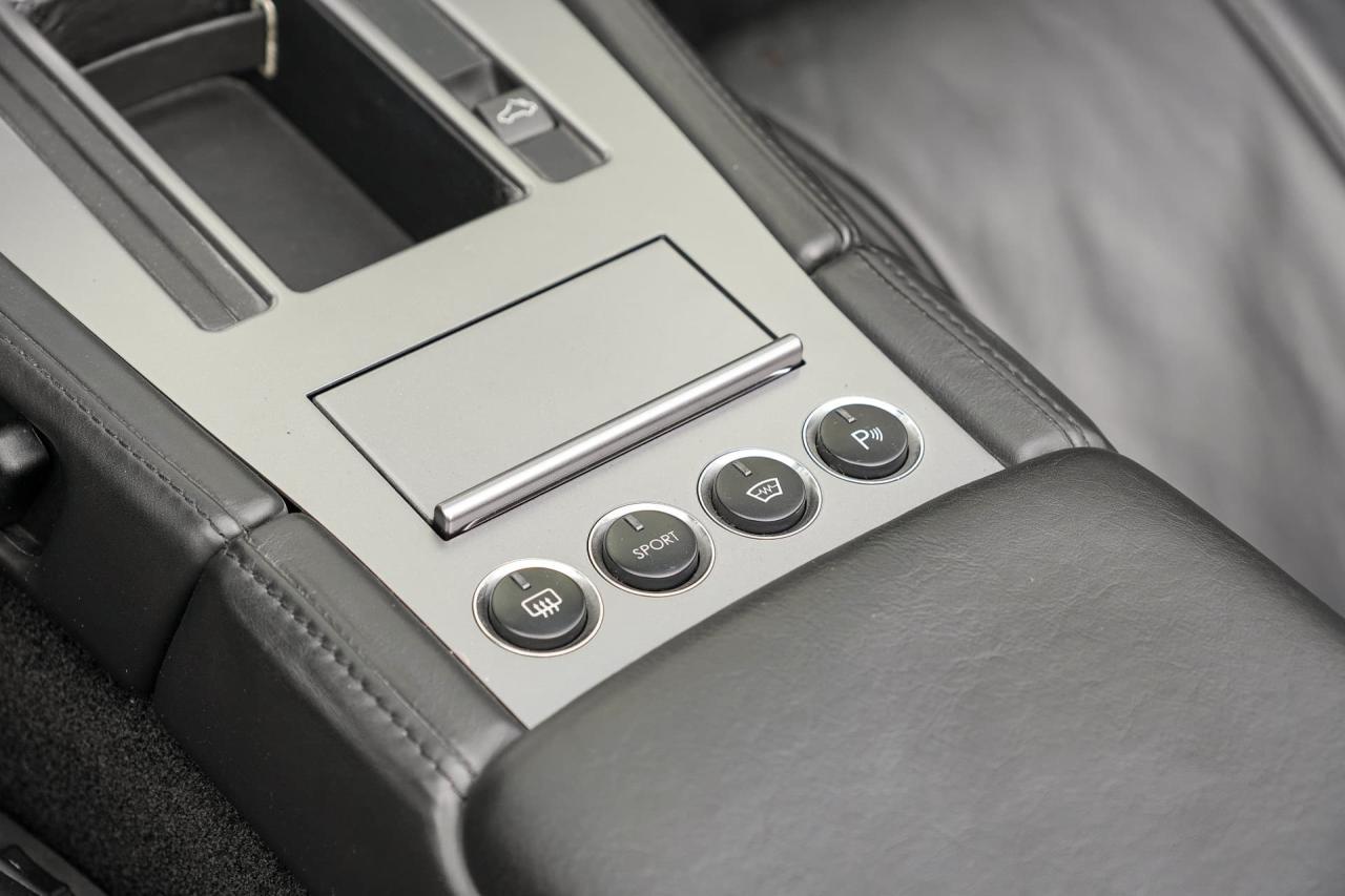 2011 Aston Martin DB9 Volante