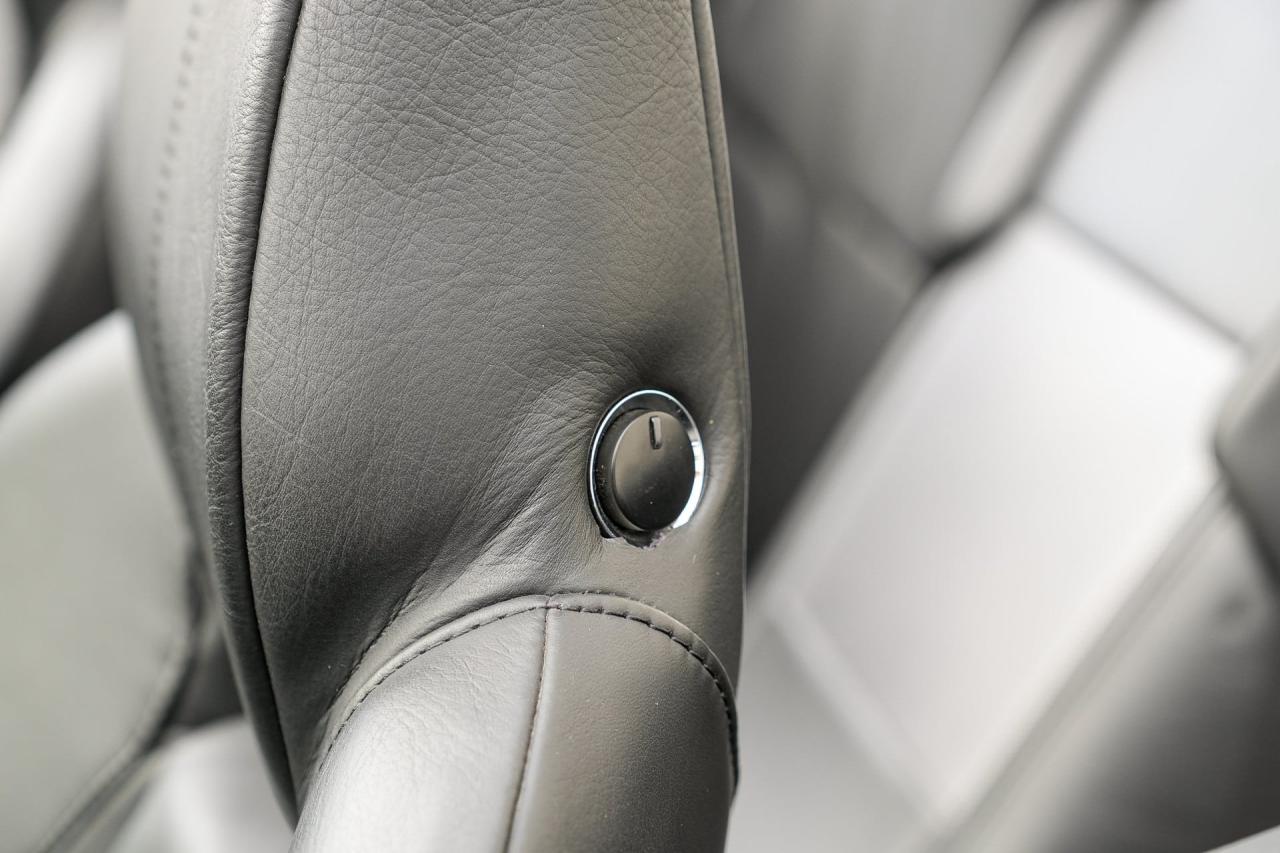 2011 Aston Martin DB9 Volante