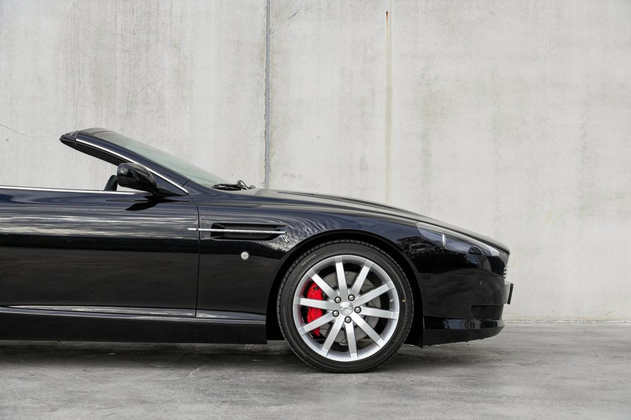 2011 Aston Martin DB9 Volante