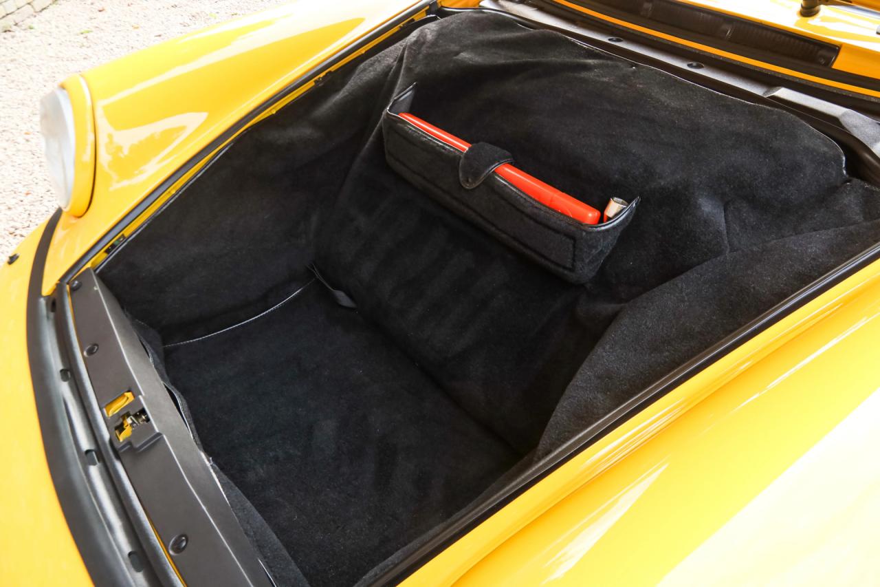 1993 Porsche 964 Speedster Small Body &ldquo;49.000 kms - Speedgelb&rdquo;