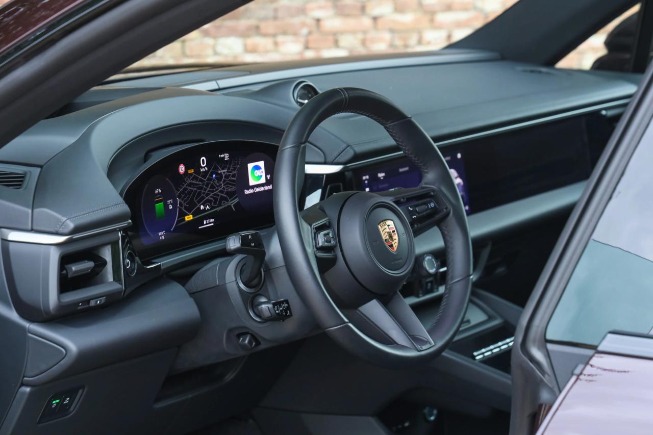 2025 Porsche Macan 4S &ldquo;Copper Ruby Metallic&rdquo; PRICE INCL. VAT