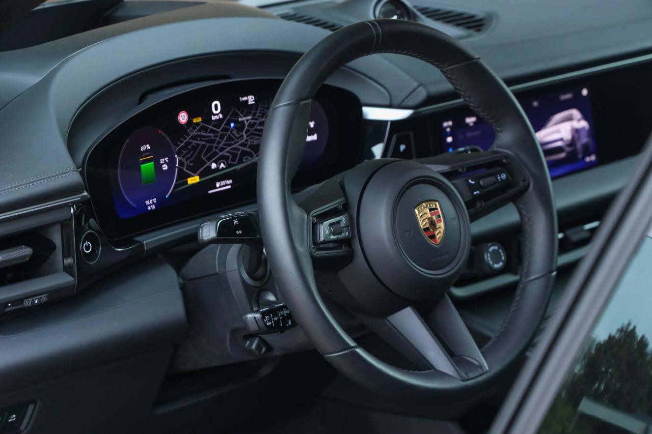 2025 Porsche Macan 4S &ldquo;Copper Ruby Metallic&rdquo; PRICE INCL. VAT