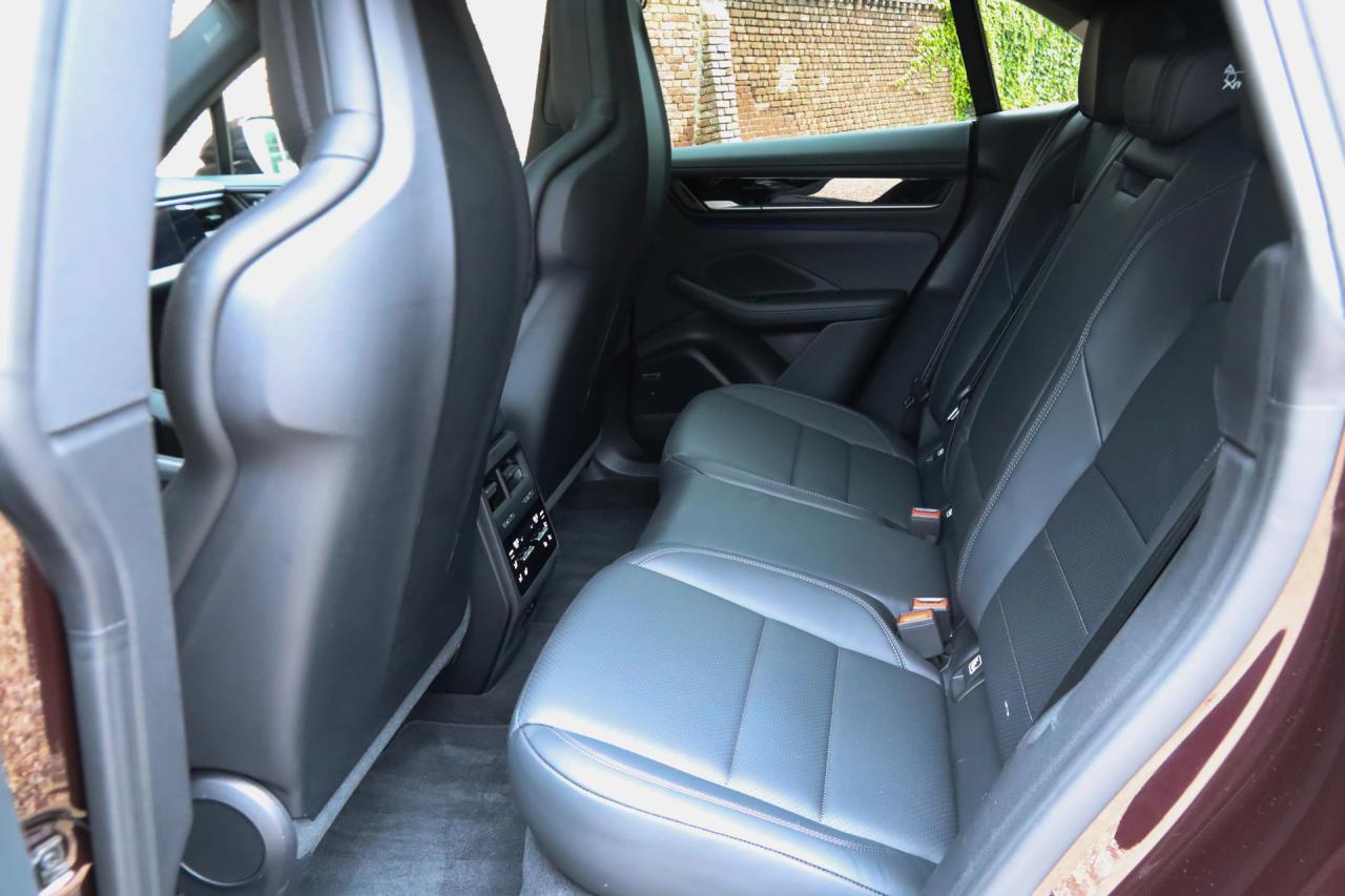 2025 Porsche Macan 4S &ldquo;Copper Ruby Metallic&rdquo; PRICE INCL. VAT