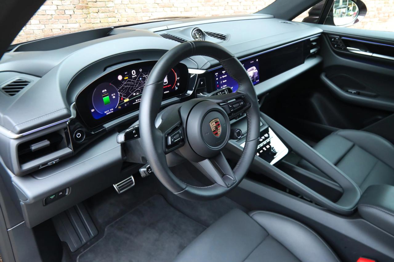 2025 Porsche Macan 4S &ldquo;Copper Ruby Metallic&rdquo; PRICE INCL. VAT
