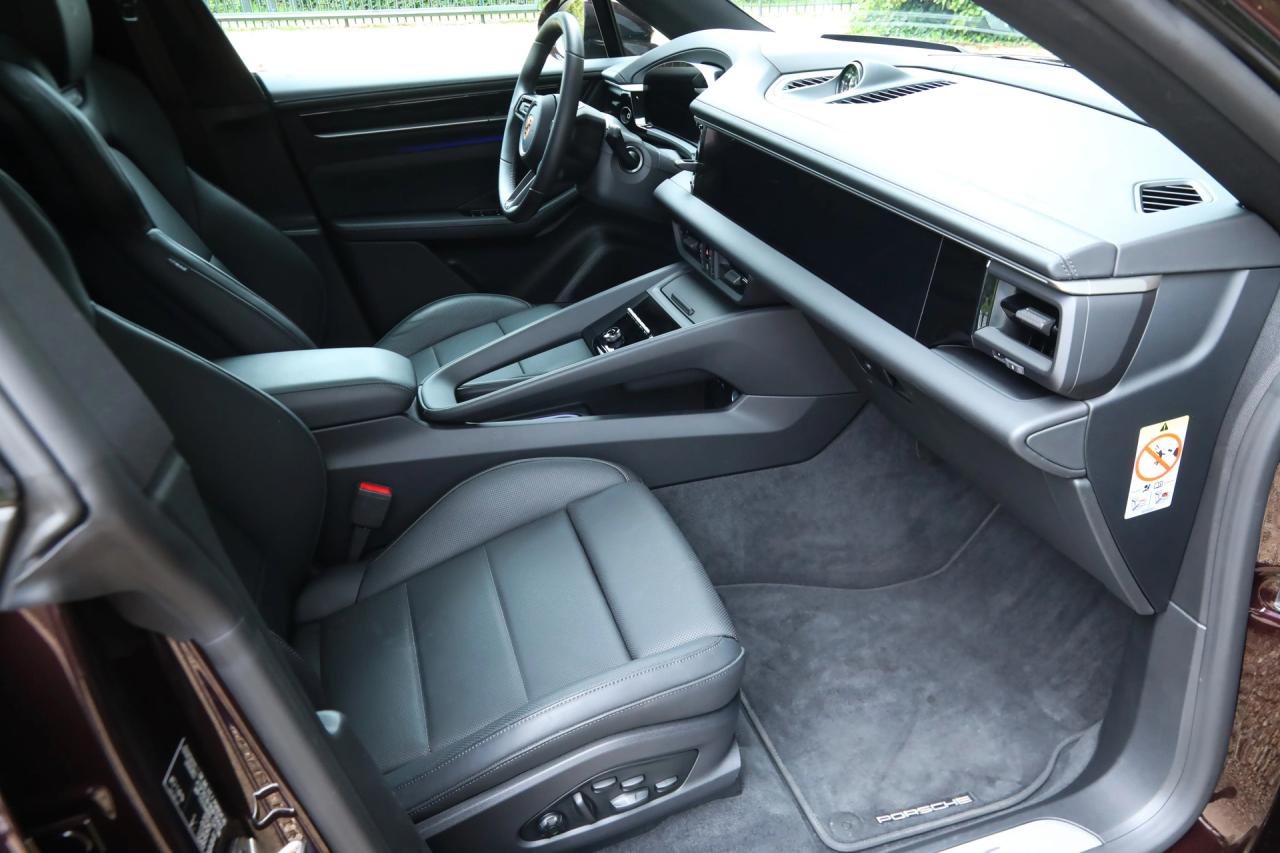 2025 Porsche Macan 4S &ldquo;Copper Ruby Metallic&rdquo; PRICE INCL. VAT