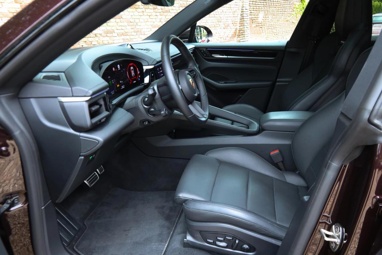 2025 Porsche Macan 4S &ldquo;Copper Ruby Metallic&rdquo; PRICE INCL. VAT