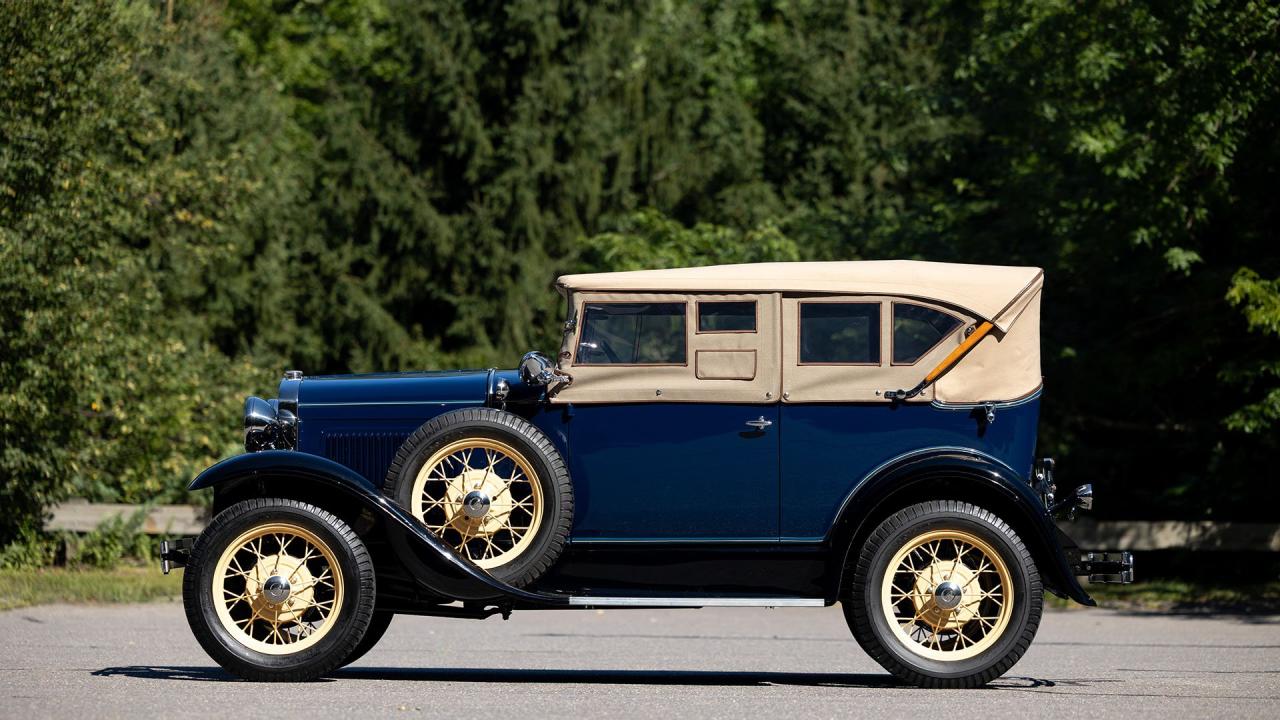 1931 Ford Model A De Luxe 2-Door Phaeton