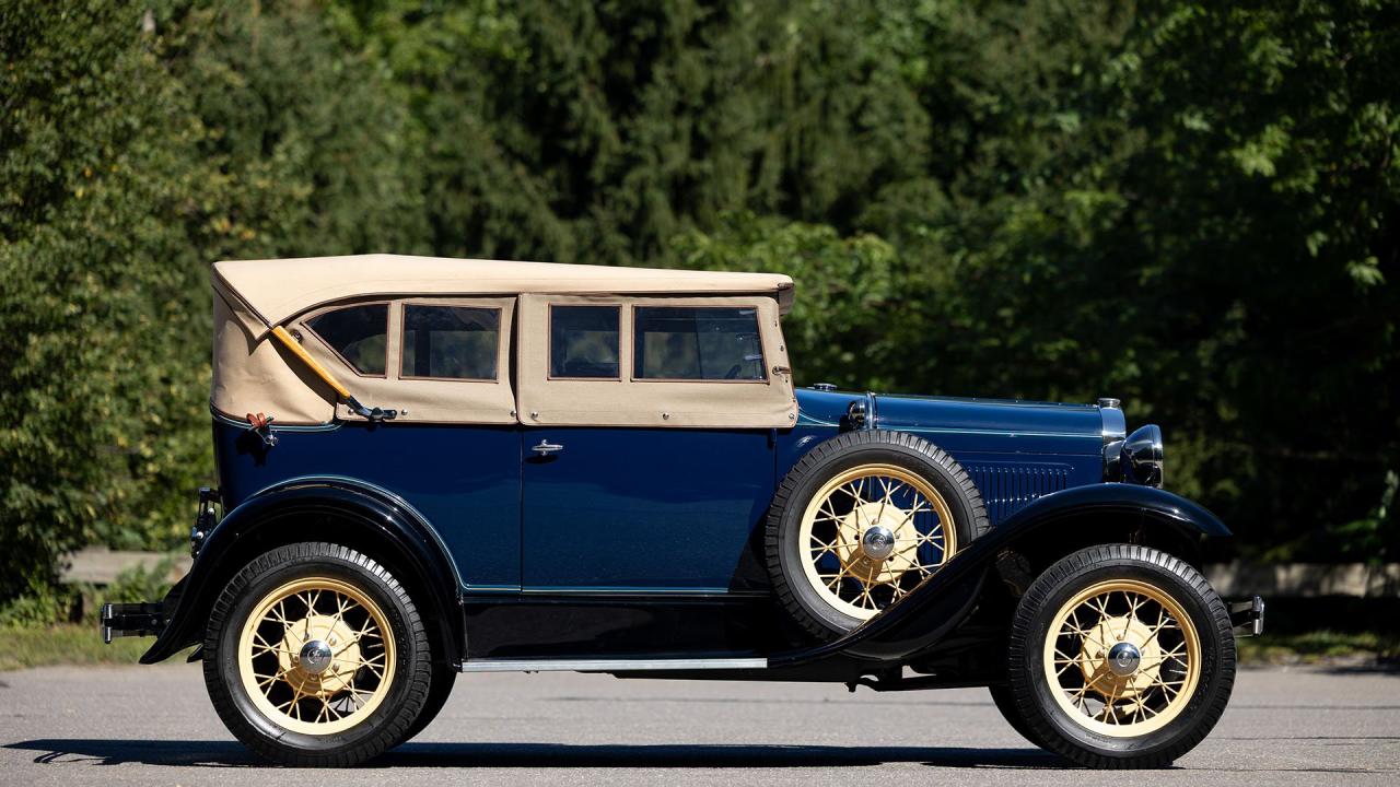 1931 Ford Model A De Luxe 2-Door Phaeton