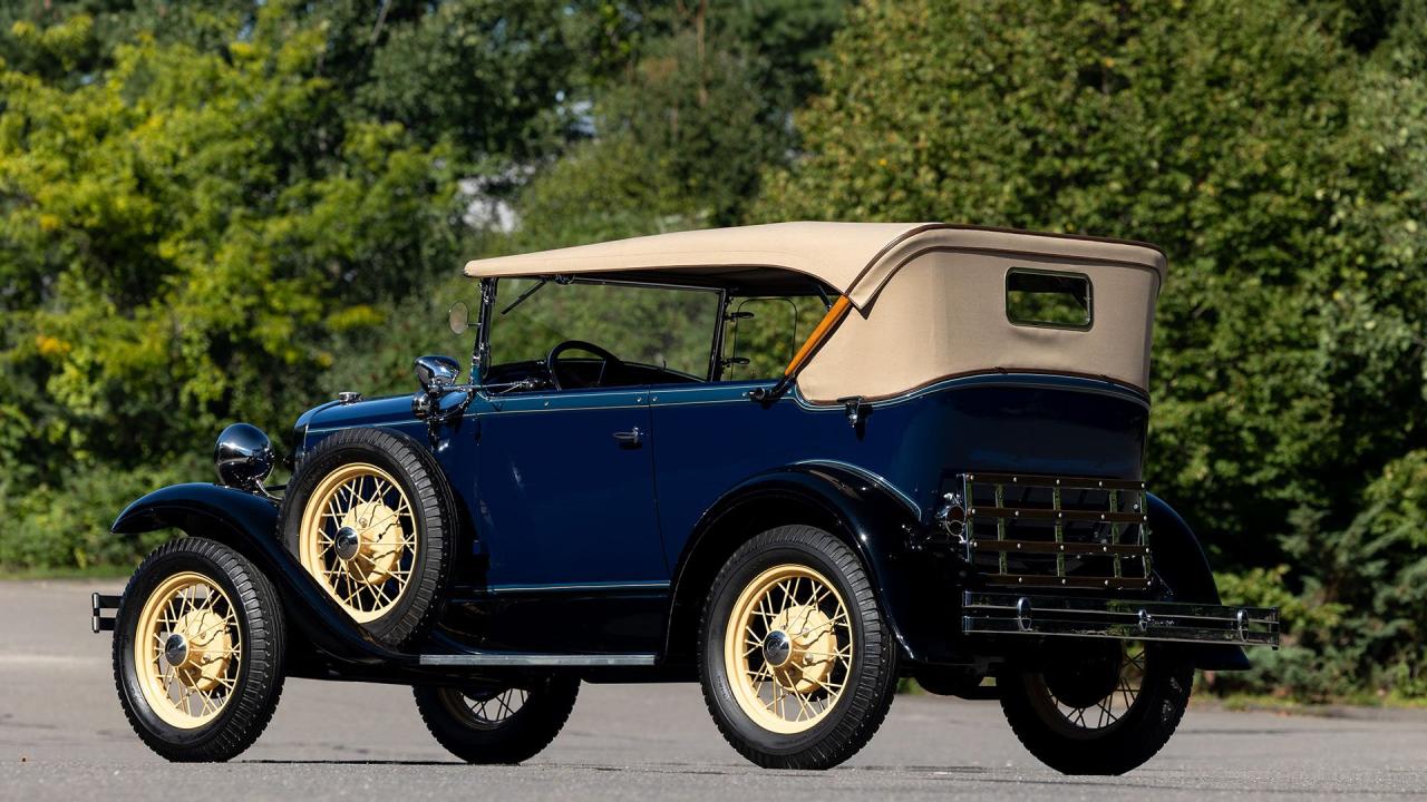 1931 Ford Model A De Luxe 2-Door Phaeton