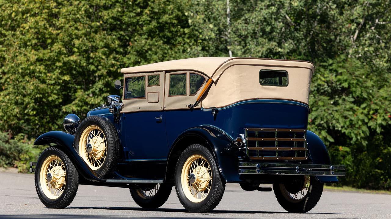 1931 Ford Model A De Luxe 2-Door Phaeton