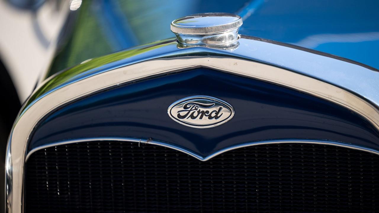 1931 Ford Model A De Luxe 2-Door Phaeton