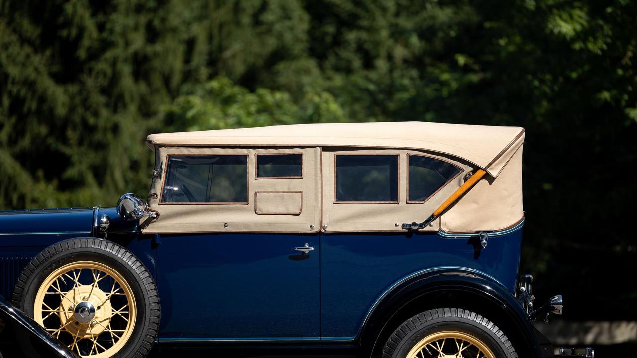 1931 Ford Model A De Luxe 2-Door Phaeton