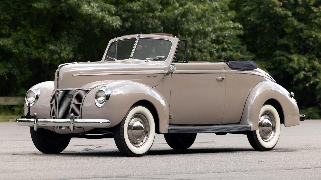 1940 Ford De Luxe V8 Convertible Club Coupe