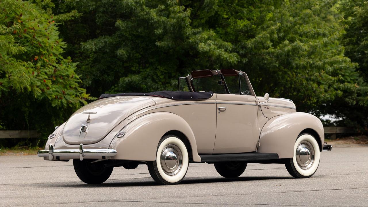 1940 Ford De Luxe V8 Convertible Club Coupe