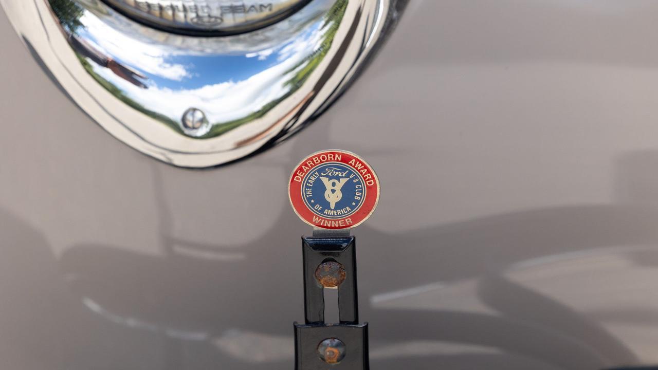 1940 Ford De Luxe V8 Convertible Club Coupe