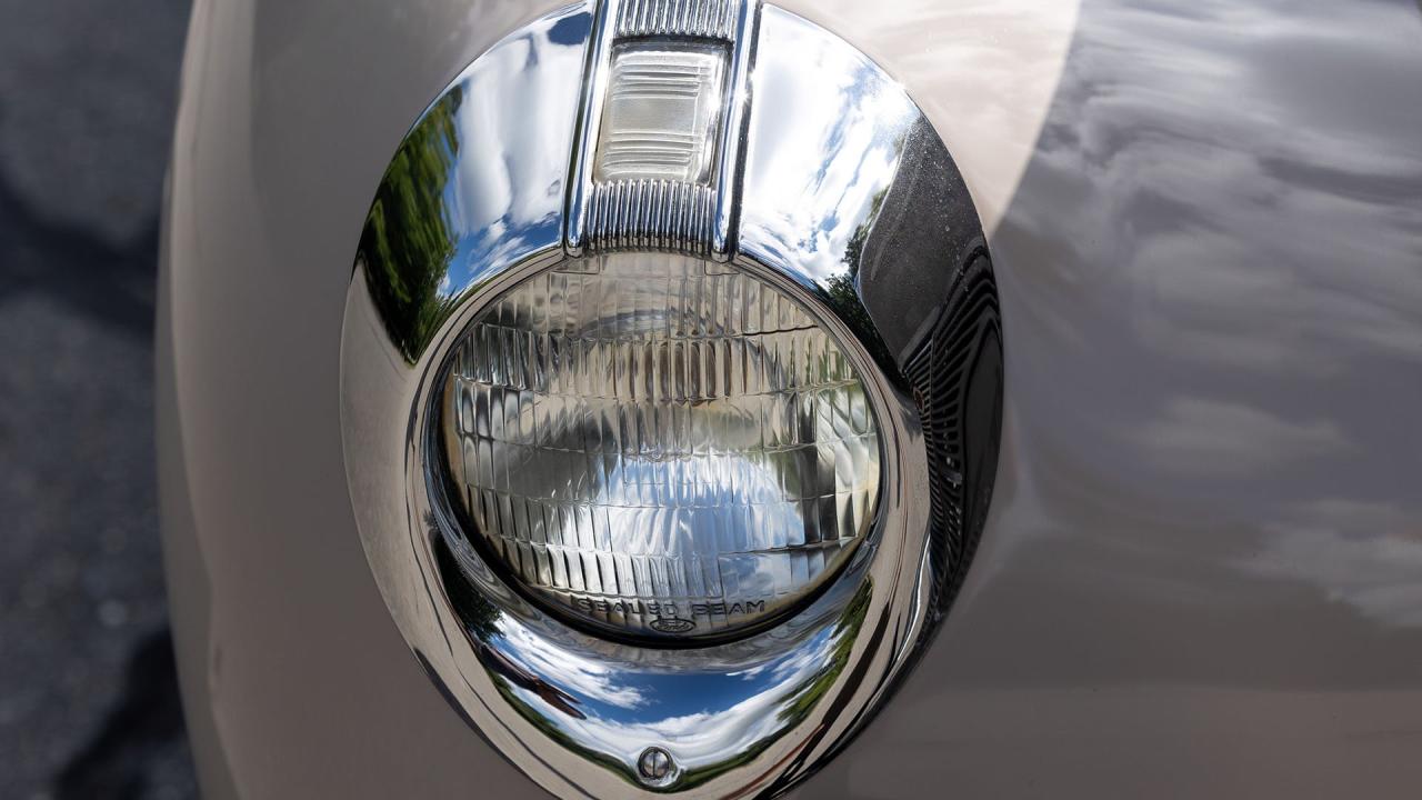 1940 Ford De Luxe V8 Convertible Club Coupe