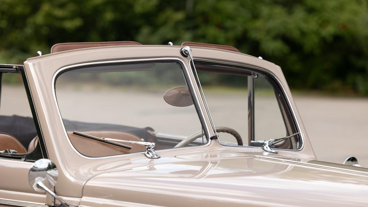 1940 Ford De Luxe V8 Convertible Club Coupe