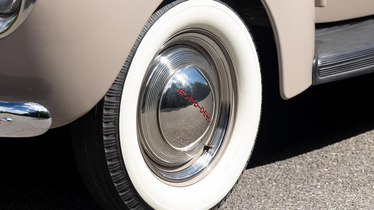 1940 Ford De Luxe V8 Convertible Club Coupe