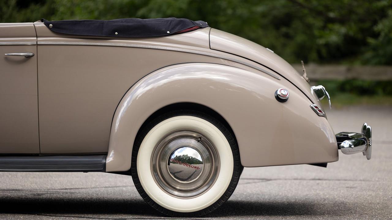 1940 Ford De Luxe V8 Convertible Club Coupe