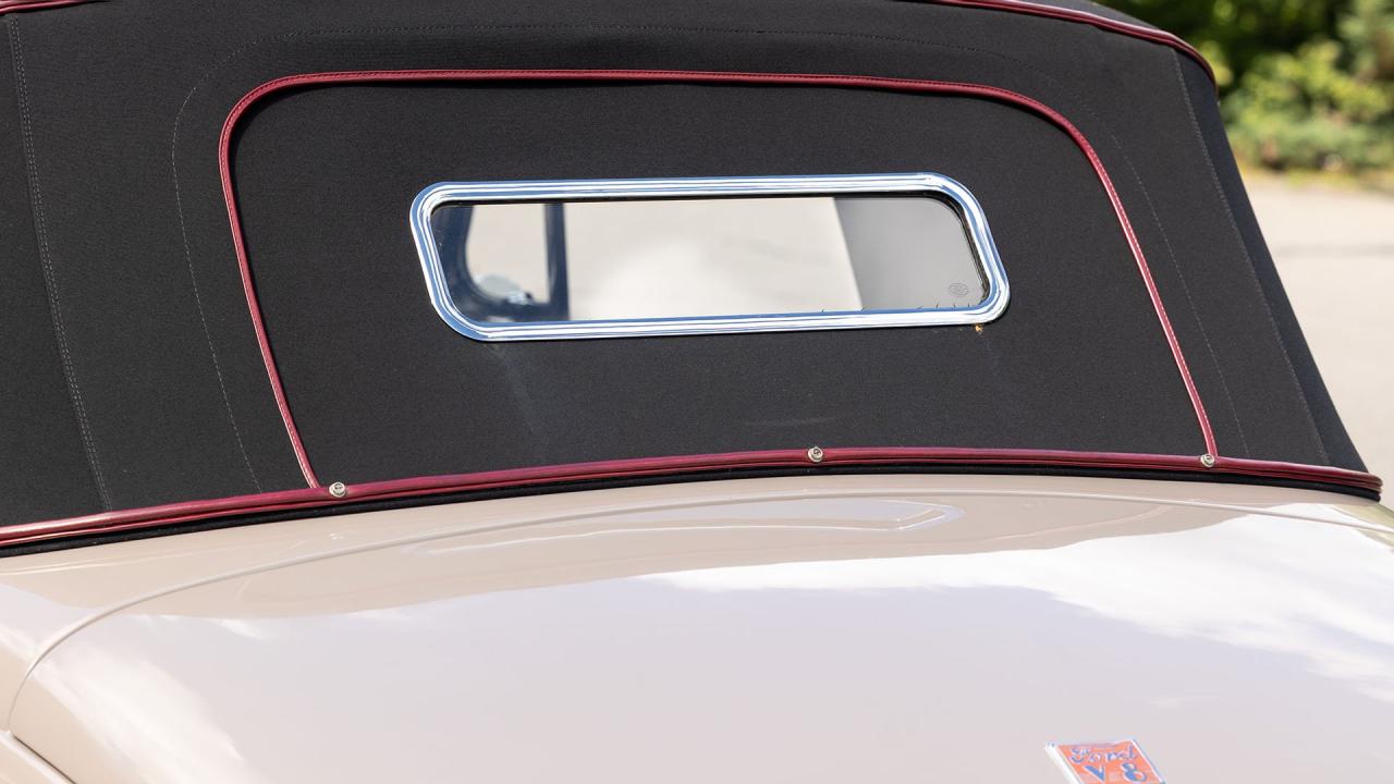 1940 Ford De Luxe V8 Convertible Club Coupe