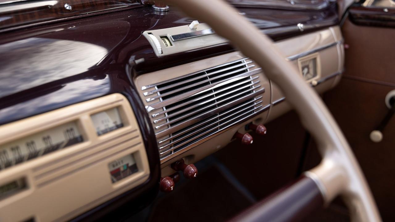 1940 Ford De Luxe V8 Convertible Club Coupe
