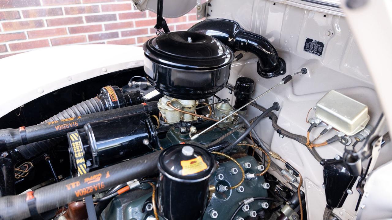 1940 Ford De Luxe V8 Convertible Club Coupe