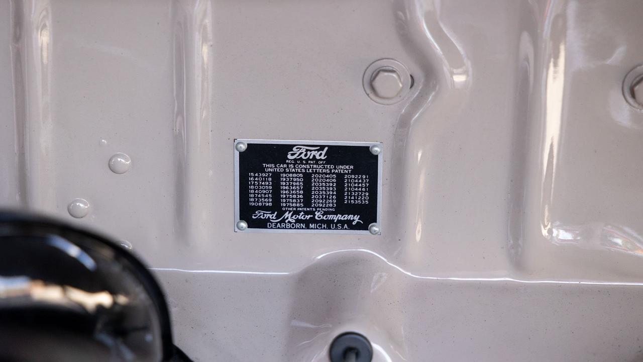 1940 Ford De Luxe V8 Convertible Club Coupe