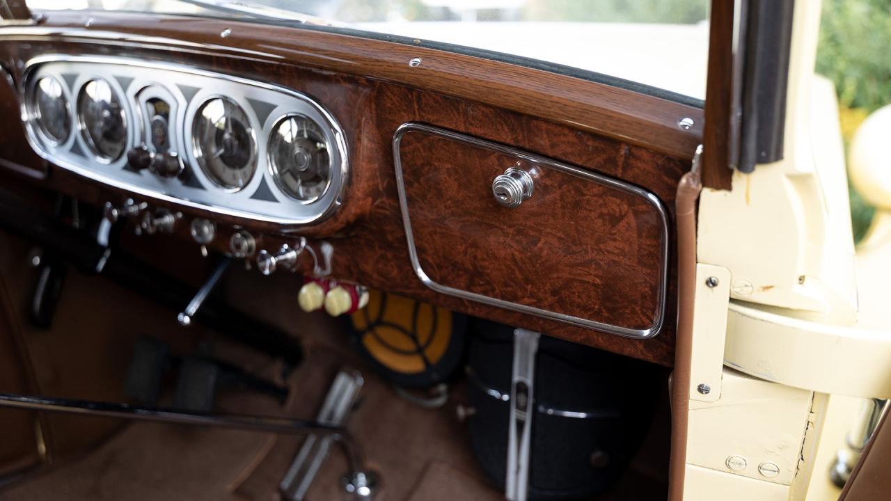 1937 Packard 1501 Super Eight Convertible Victoria