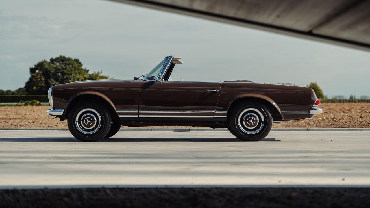 1965 Mercedes - Benz 230 SL Pagoda