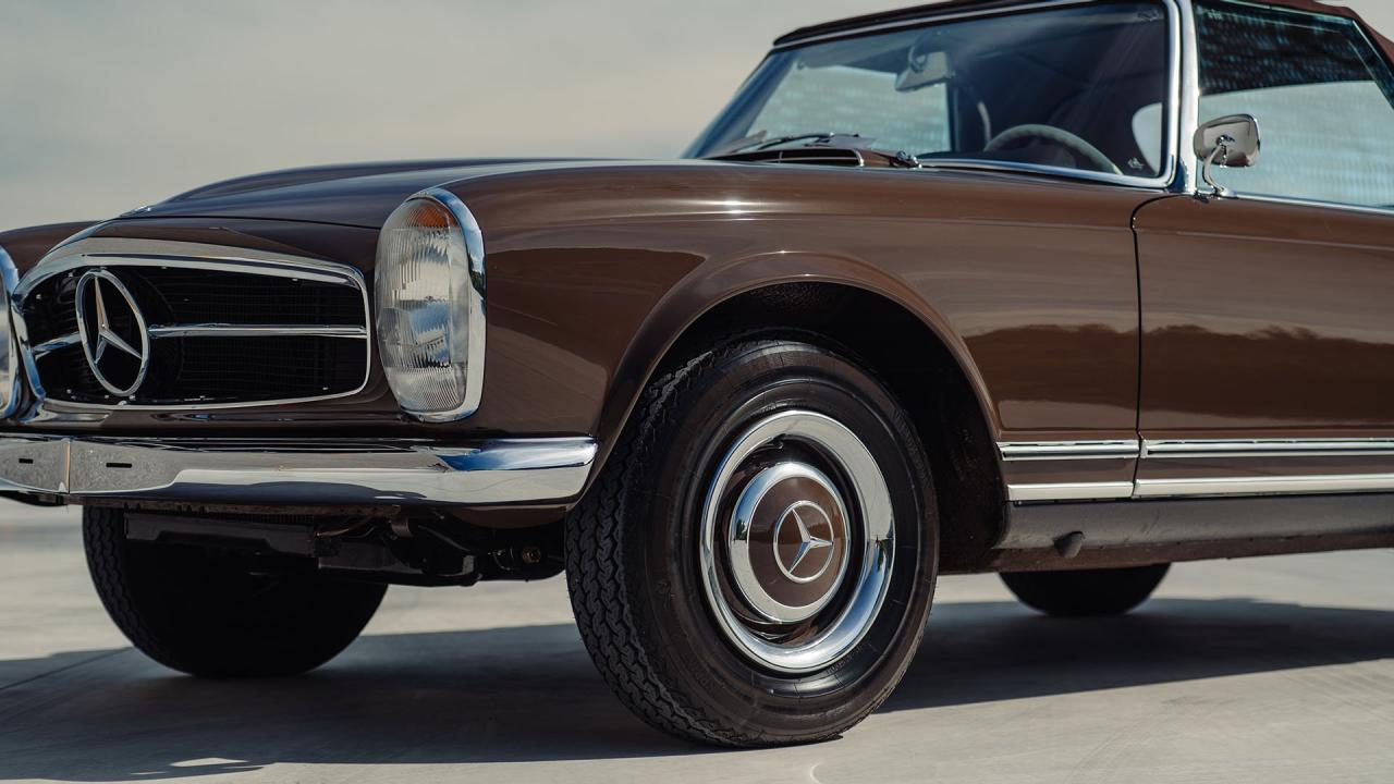 1965 Mercedes - Benz 230 SL Pagoda