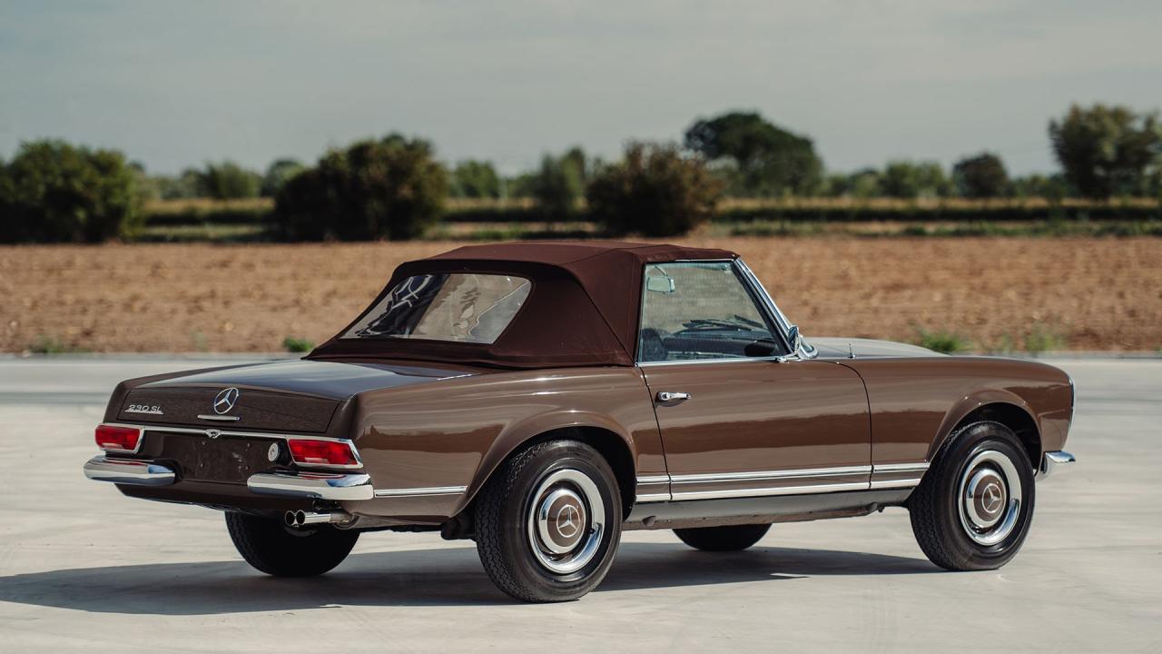 1965 Mercedes - Benz 230 SL Pagoda