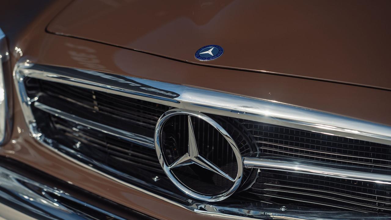 1965 Mercedes - Benz 230 SL Pagoda