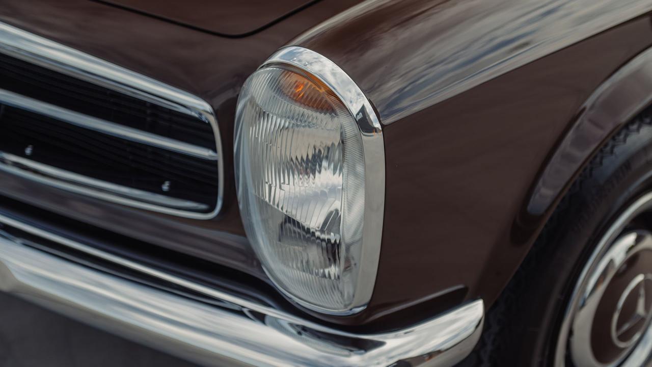 1965 Mercedes - Benz 230 SL Pagoda