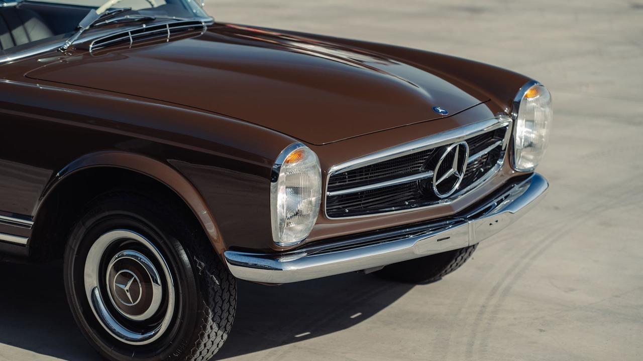 1965 Mercedes - Benz 230 SL Pagoda