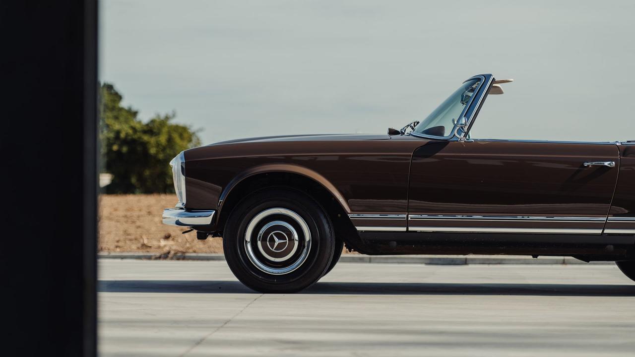 1965 Mercedes - Benz 230 SL Pagoda
