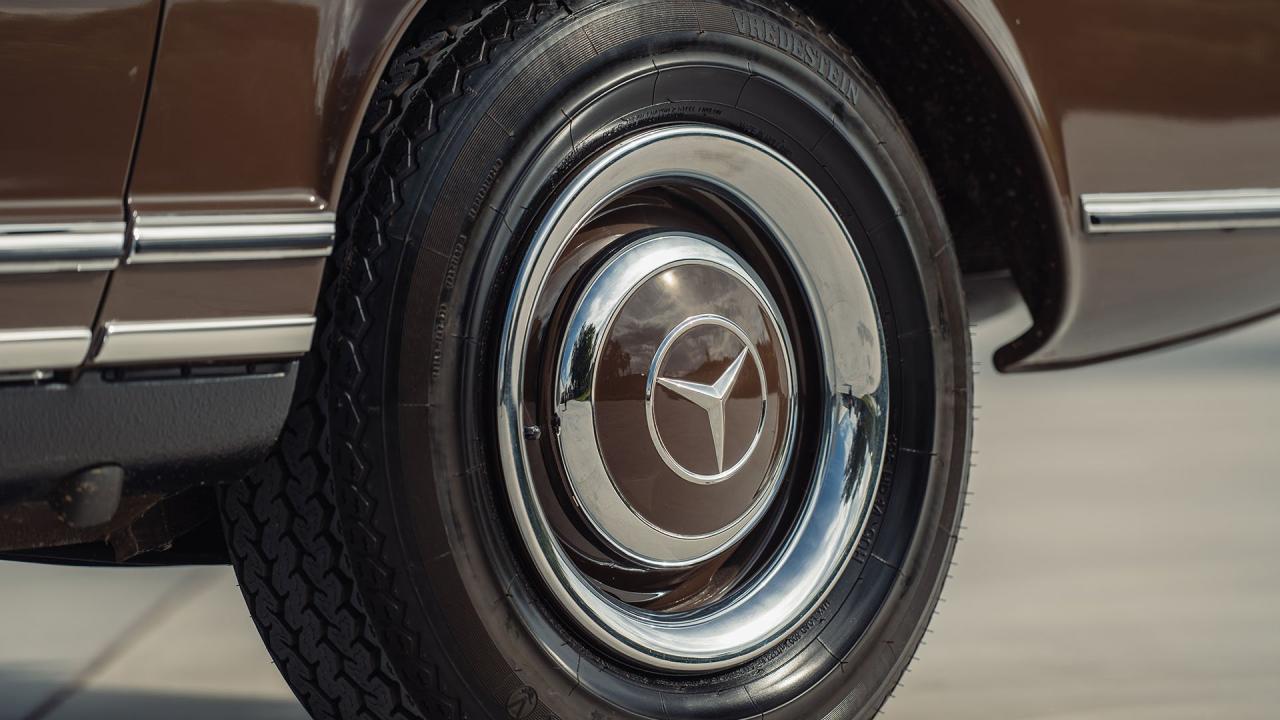 1965 Mercedes - Benz 230 SL Pagoda