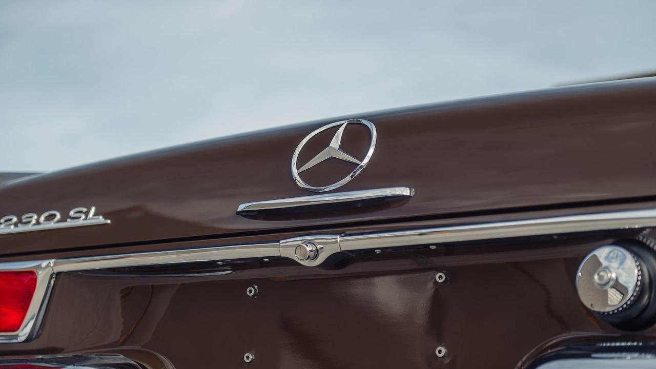 1965 Mercedes - Benz 230 SL Pagoda