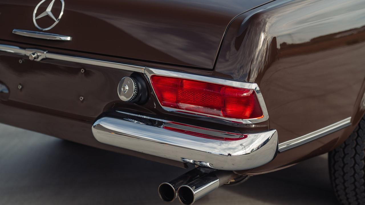 1965 Mercedes - Benz 230 SL Pagoda