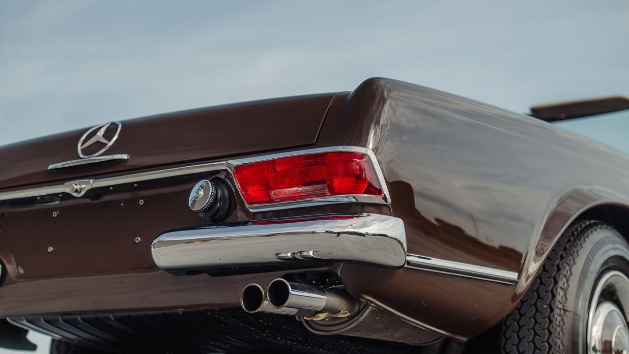 1965 Mercedes - Benz 230 SL Pagoda
