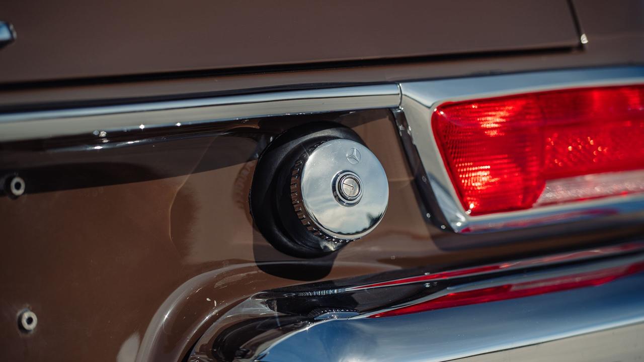 1965 Mercedes - Benz 230 SL Pagoda