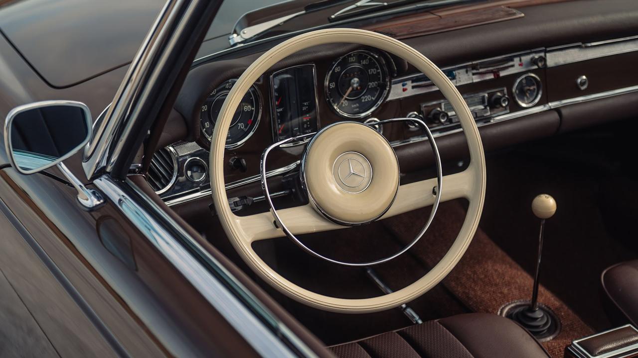 1965 Mercedes - Benz 230 SL Pagoda