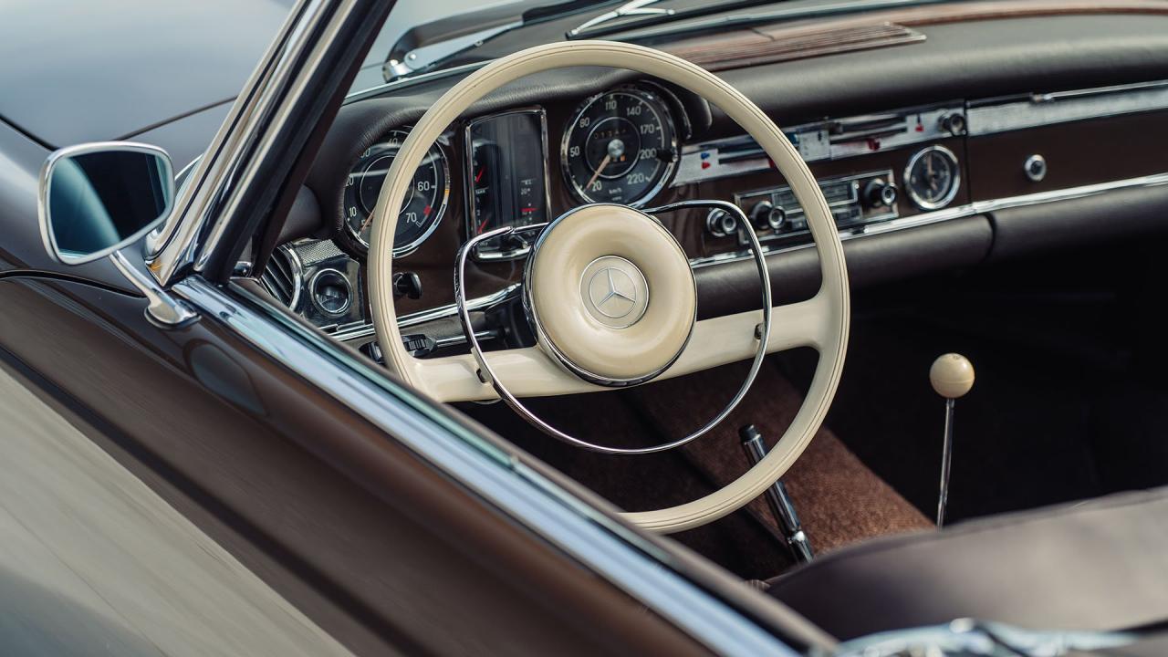 1965 Mercedes - Benz 230 SL Pagoda