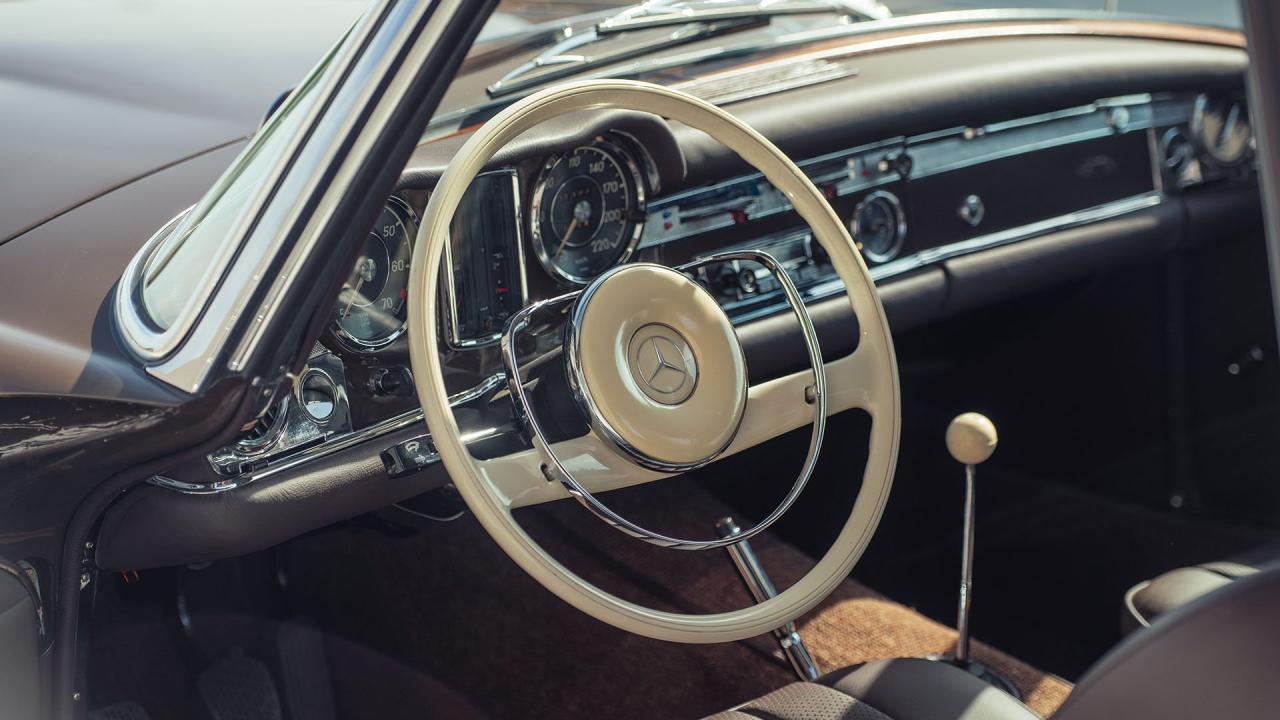 1965 Mercedes - Benz 230 SL Pagoda