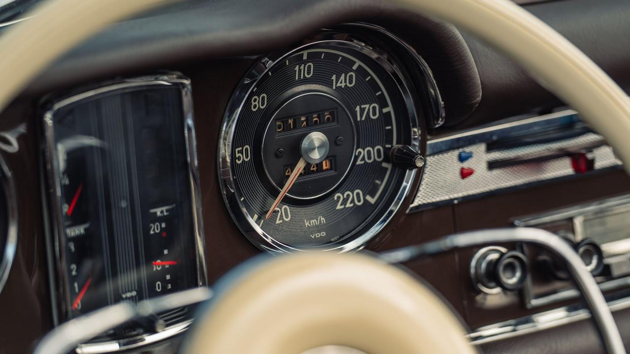 1965 Mercedes - Benz 230 SL Pagoda