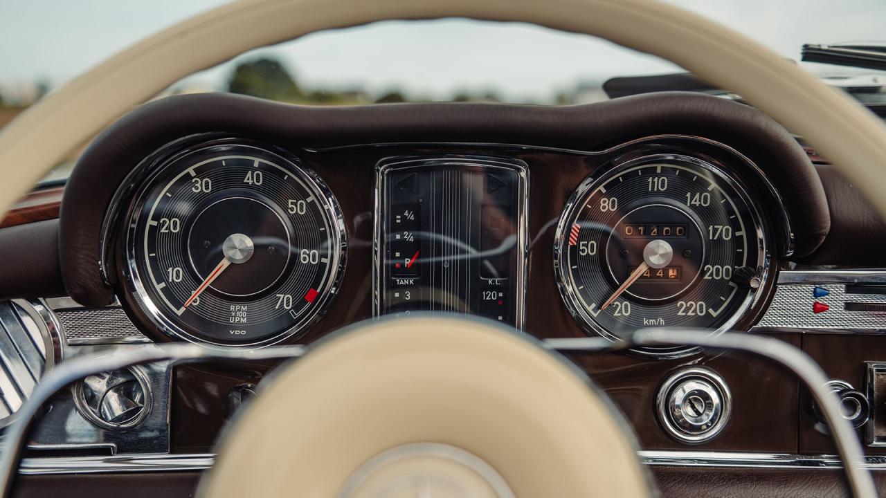 1965 Mercedes - Benz 230 SL Pagoda