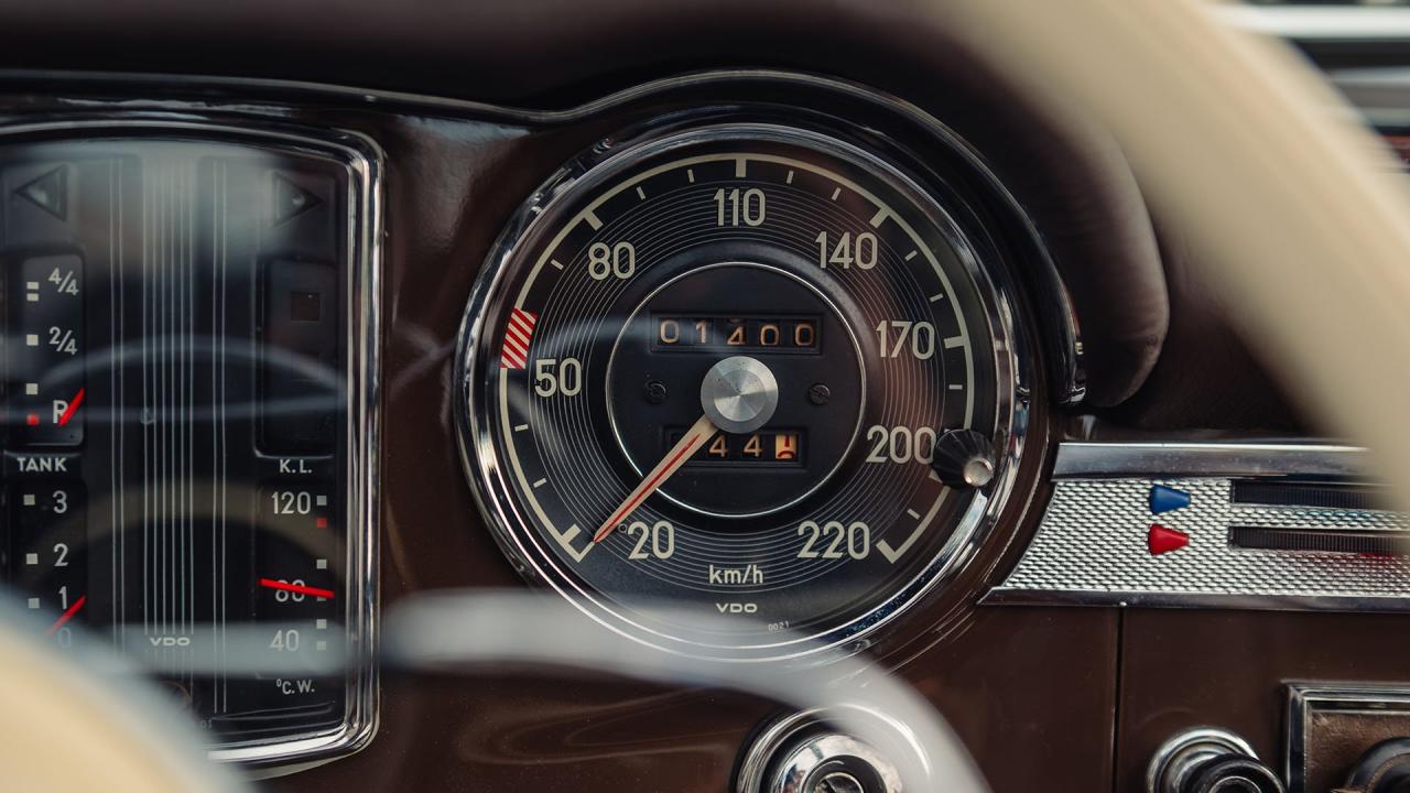 1965 Mercedes - Benz 230 SL Pagoda