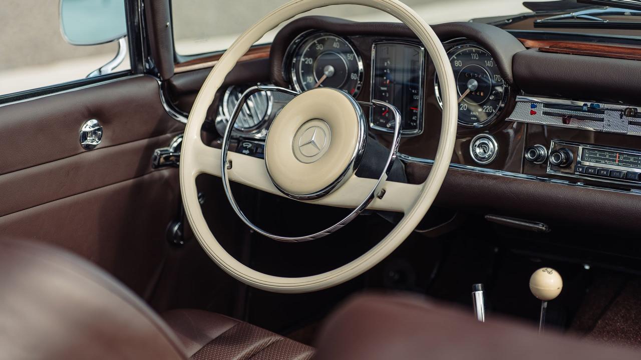 1965 Mercedes - Benz 230 SL Pagoda