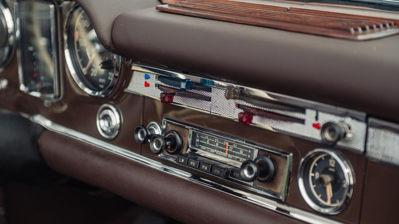 1965 Mercedes - Benz 230 SL Pagoda