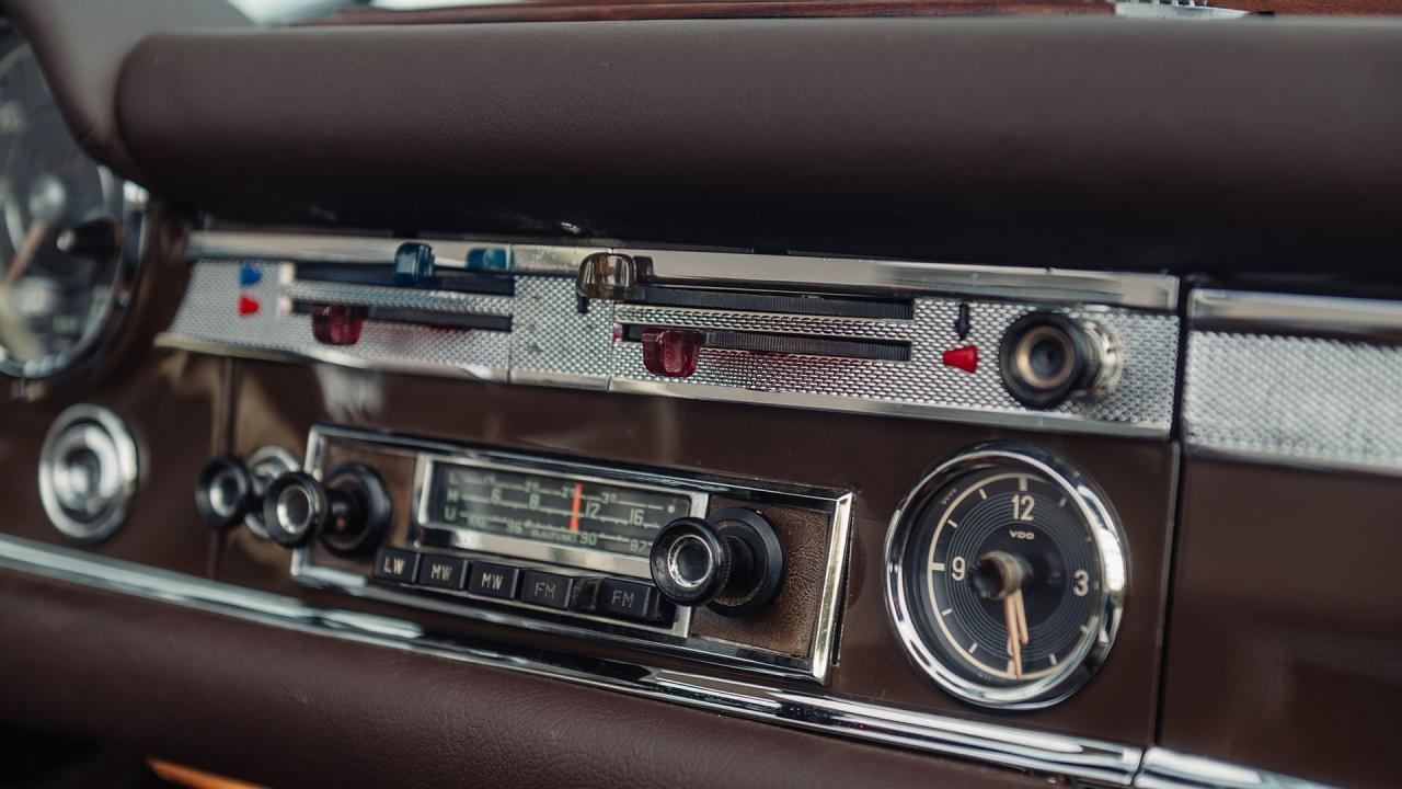 1965 Mercedes - Benz 230 SL Pagoda