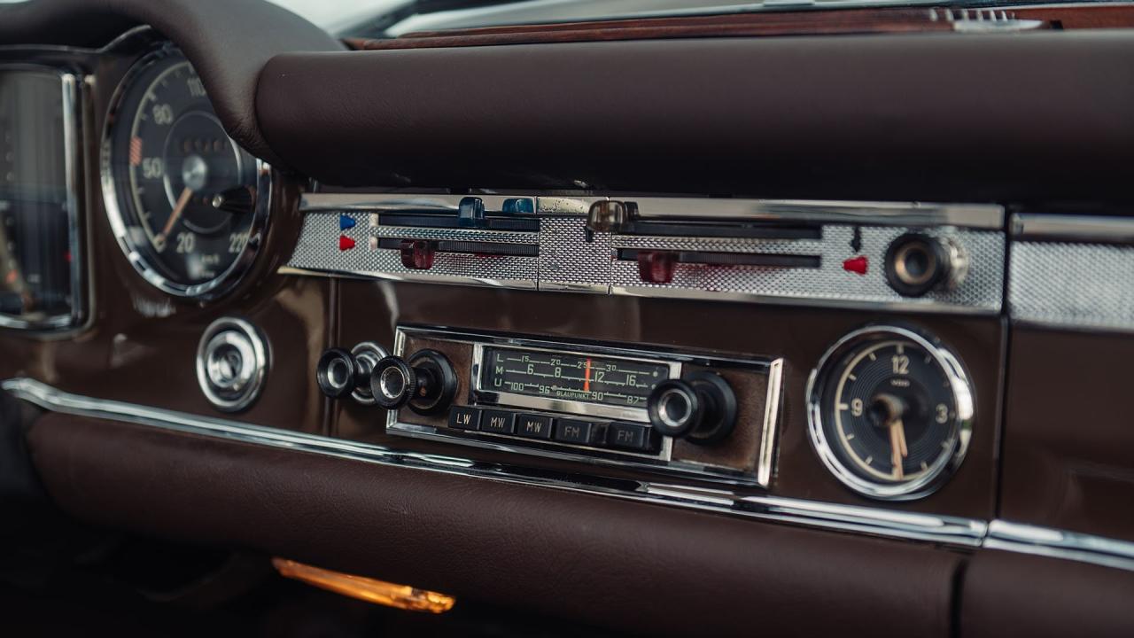 1965 Mercedes - Benz 230 SL Pagoda